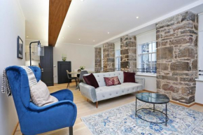 JOIVY Newly Refurbished Apartment on the Historic Royal Mile